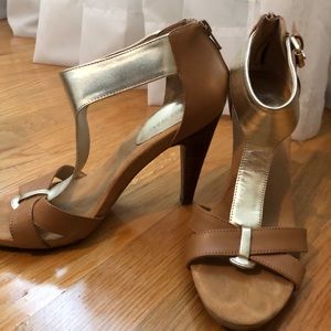 Nine West gold and tan sandals 7.5